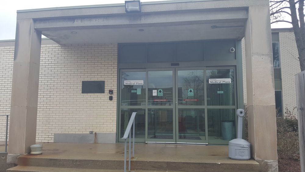 Waukegan Medical Plaza : 1616 Grand Ave, Waukegan, IL 60085
